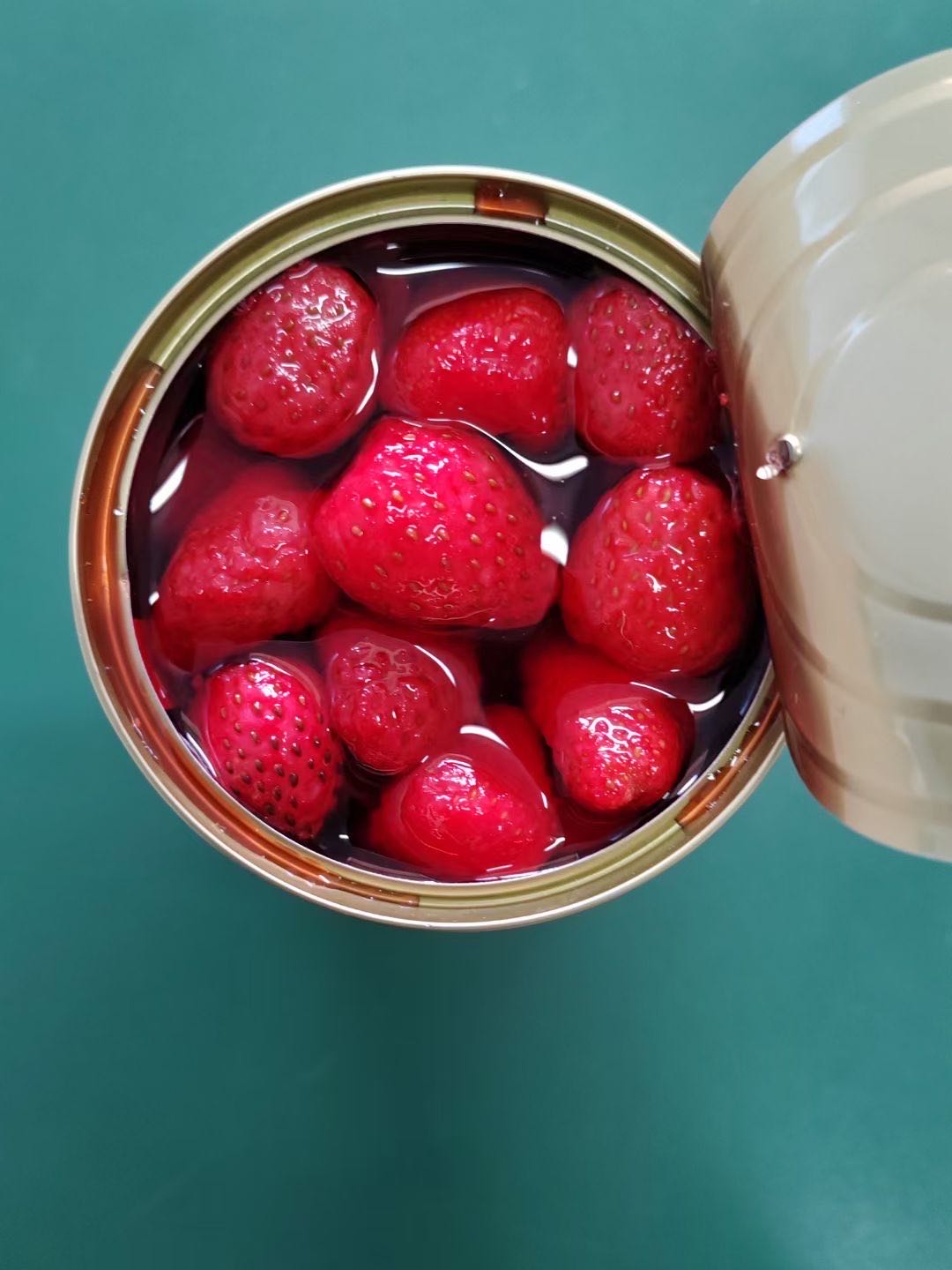 Canned strawberry